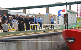 Le NGCC Corporal McLaren M.M.V. entre en service au sein de la flotte de la Garde côtière canadienne à Dartmouth, Nouvelle-Écosse, le 9 juin 2014. 