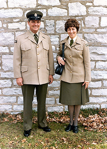 Cette image représente le premier modèle de l’uniforme du « SCC » introduit en 1978. 