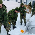 Les Terre-Neuviens sont heureux de voir nos troupes des Forces armées canadiennes venues les aider après le passage d’une tempête de neige exceptionnelle. Nous sommes ici pour aider la province pendant cette période difficile par l’entremise de l’Op LENTUS. Photo : 5e Division du Canada